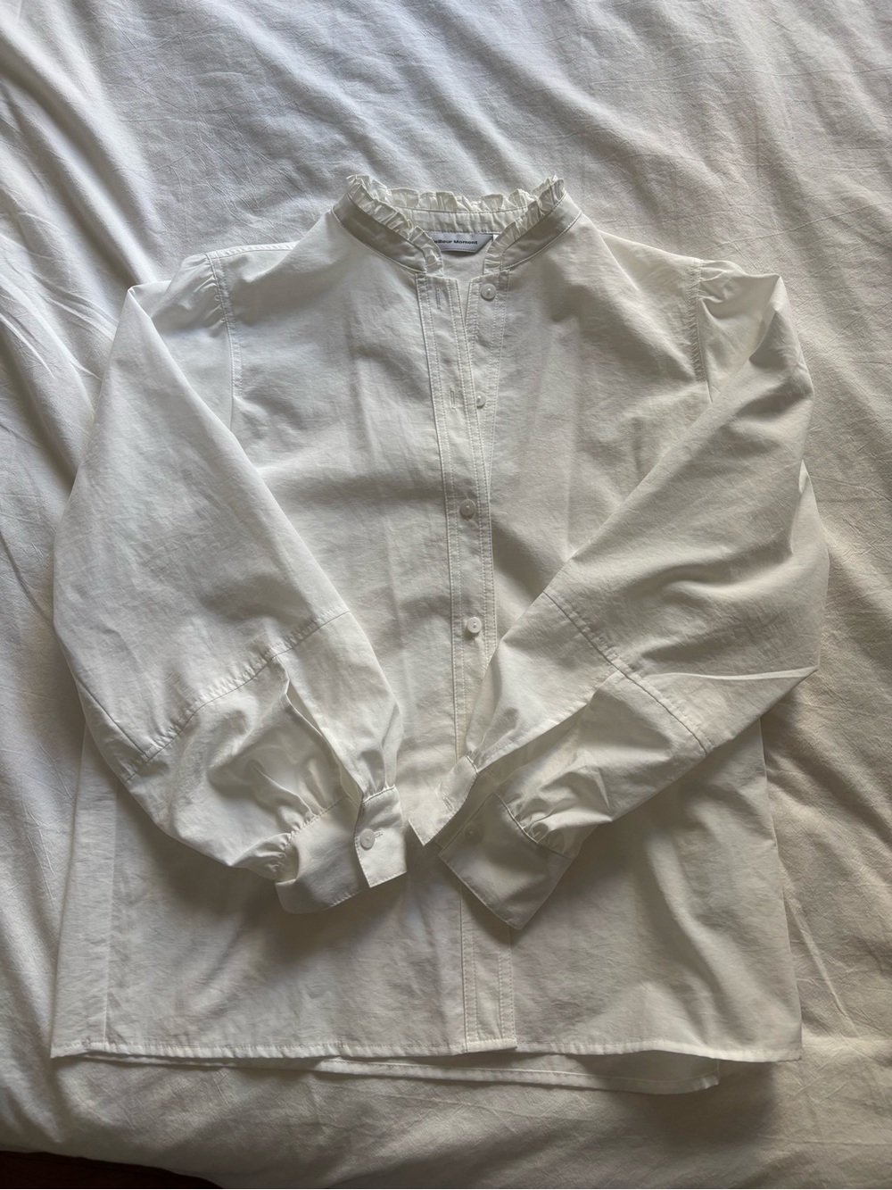 Blouse with ruffle collar
